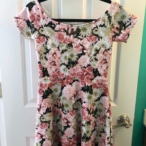 ✨Forever 21 Off The Shoulder Floral Dress✨